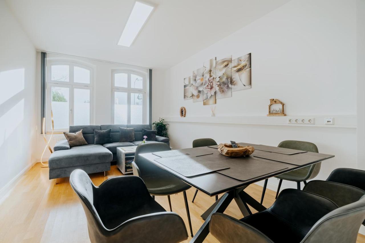 Blissplace 3 Zi Premium Nahe Getec Arena Mit Kingsize Betten Und Balkon Apartment