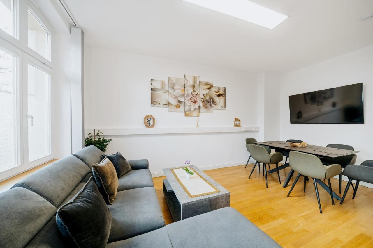 Blissplace 3 Zi Premium Nahe Getec Arena Mit Kingsize Betten Und Balkon Apartment