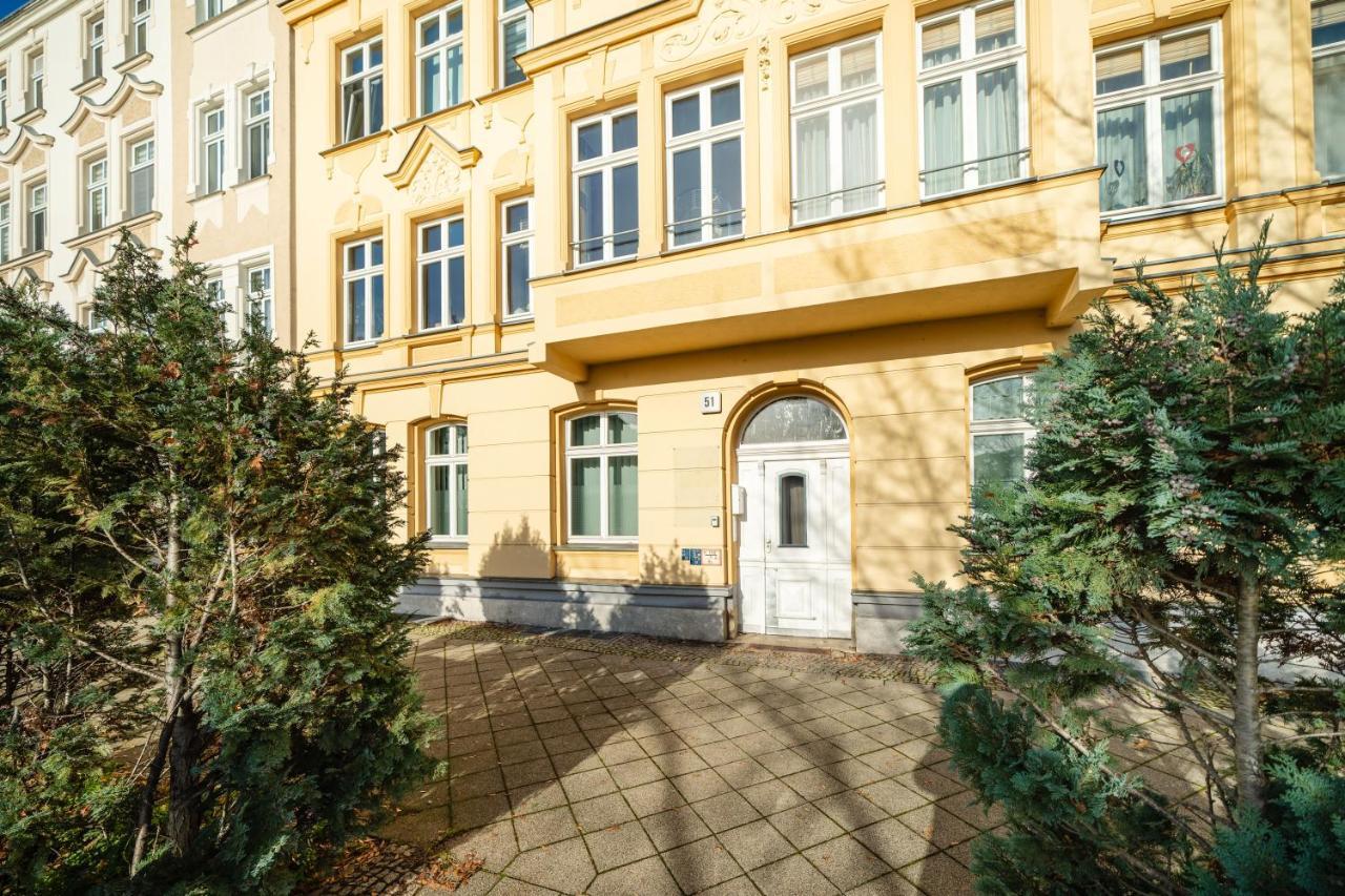 Blissplace 3 Zi Premium Nahe Getec Arena Mit Kingsize Betten Und Balkon Apartment